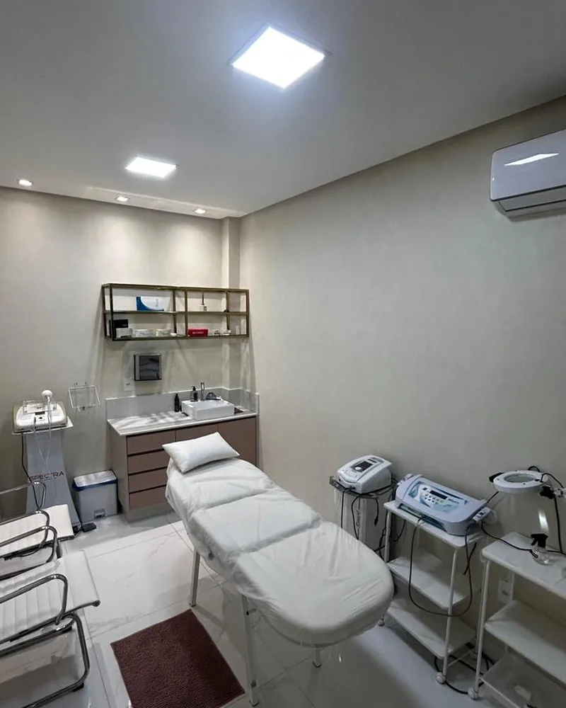 Sala de procedimento da Jiovialle Estética Avançada